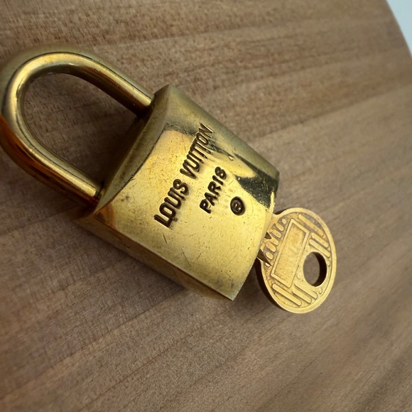 Louis Vuitton Lock and Key #206 - Picture 4 of 8